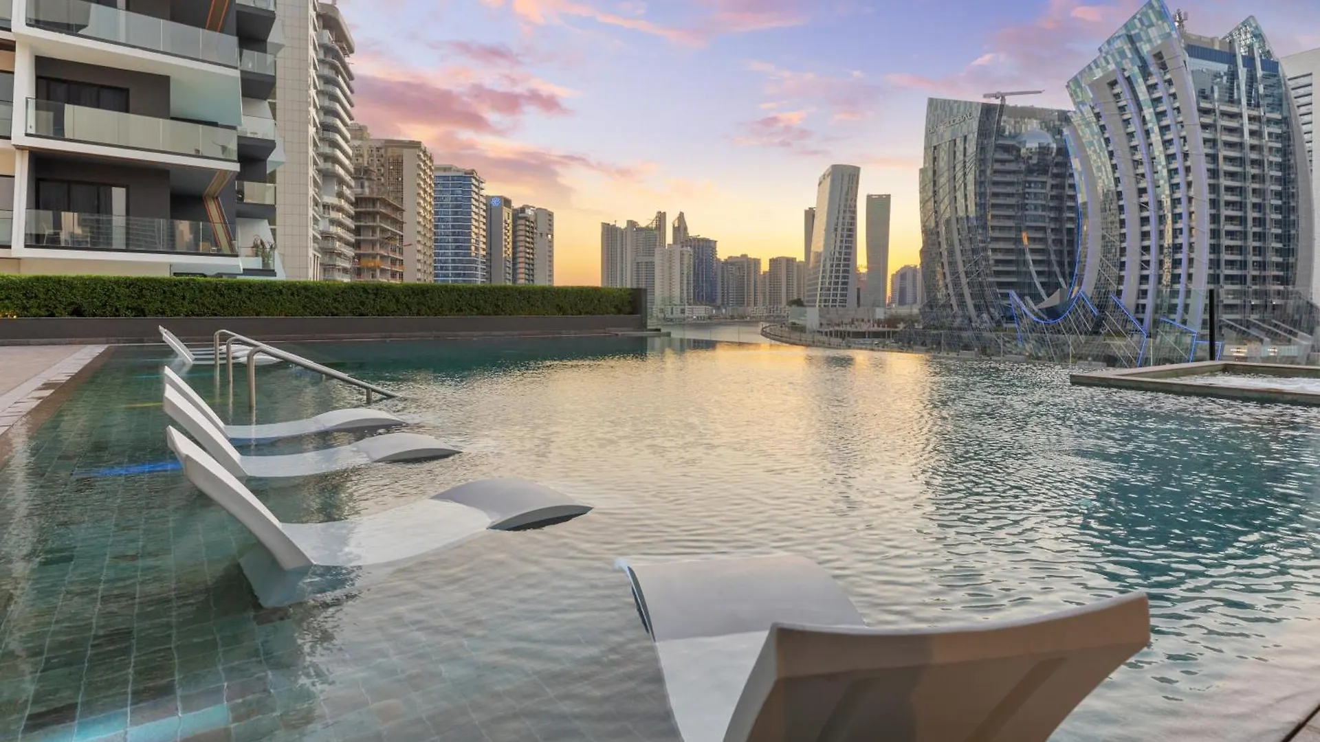 Waves - Spacious 2Br Apartment With Burj Views & Terrace Dubai