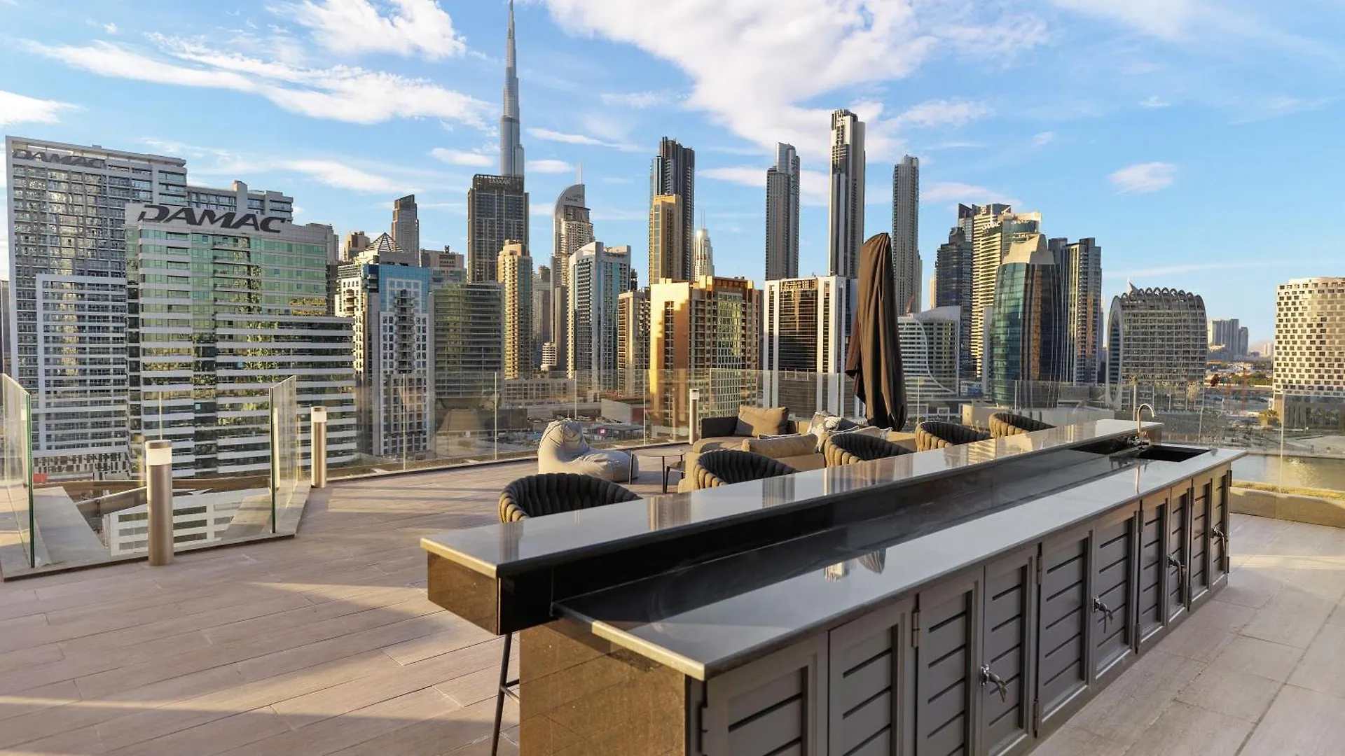 Waves - Spacious 2Br Apartment With Burj Views & Terrace Dubai