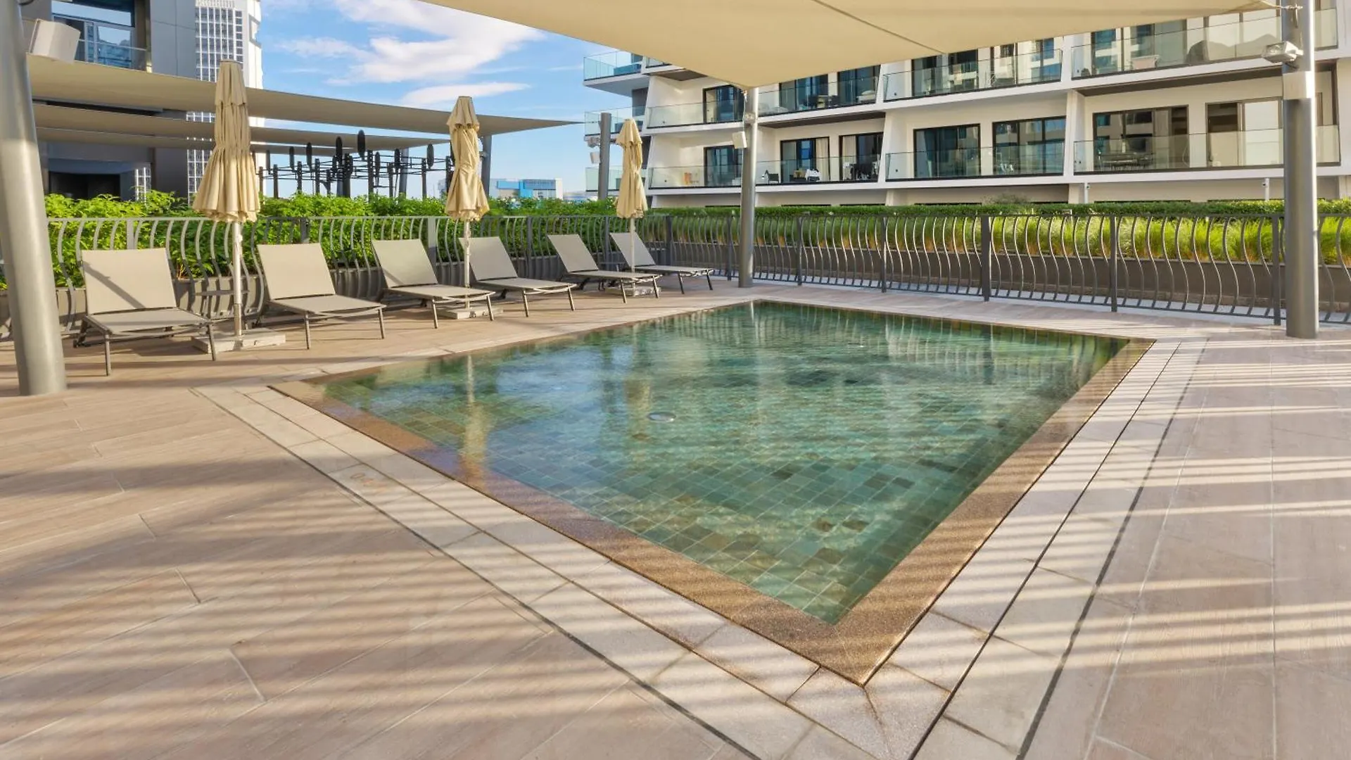 Waves - Spacious 2Br Apartment With Burj Views & Terrace Dubai
