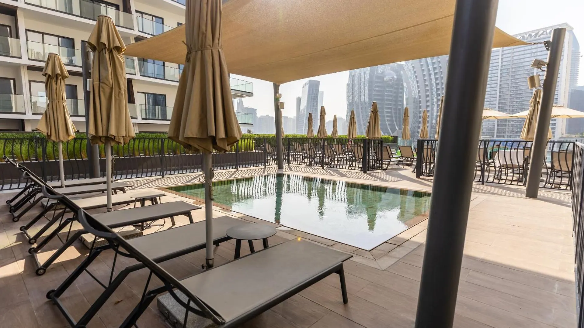 Waves - Spacious 2Br Apartment With Burj Views & Terrace Dubai