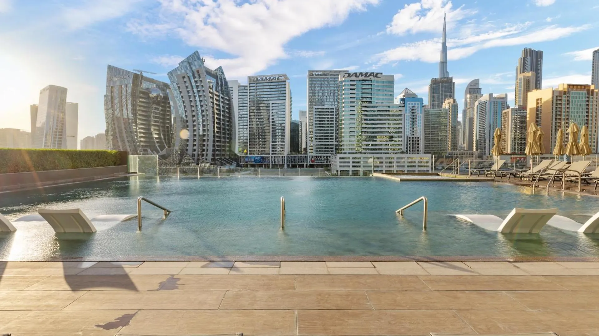 Waves - Spacious 2Br Apartment With Burj Views & Terrace Dubai