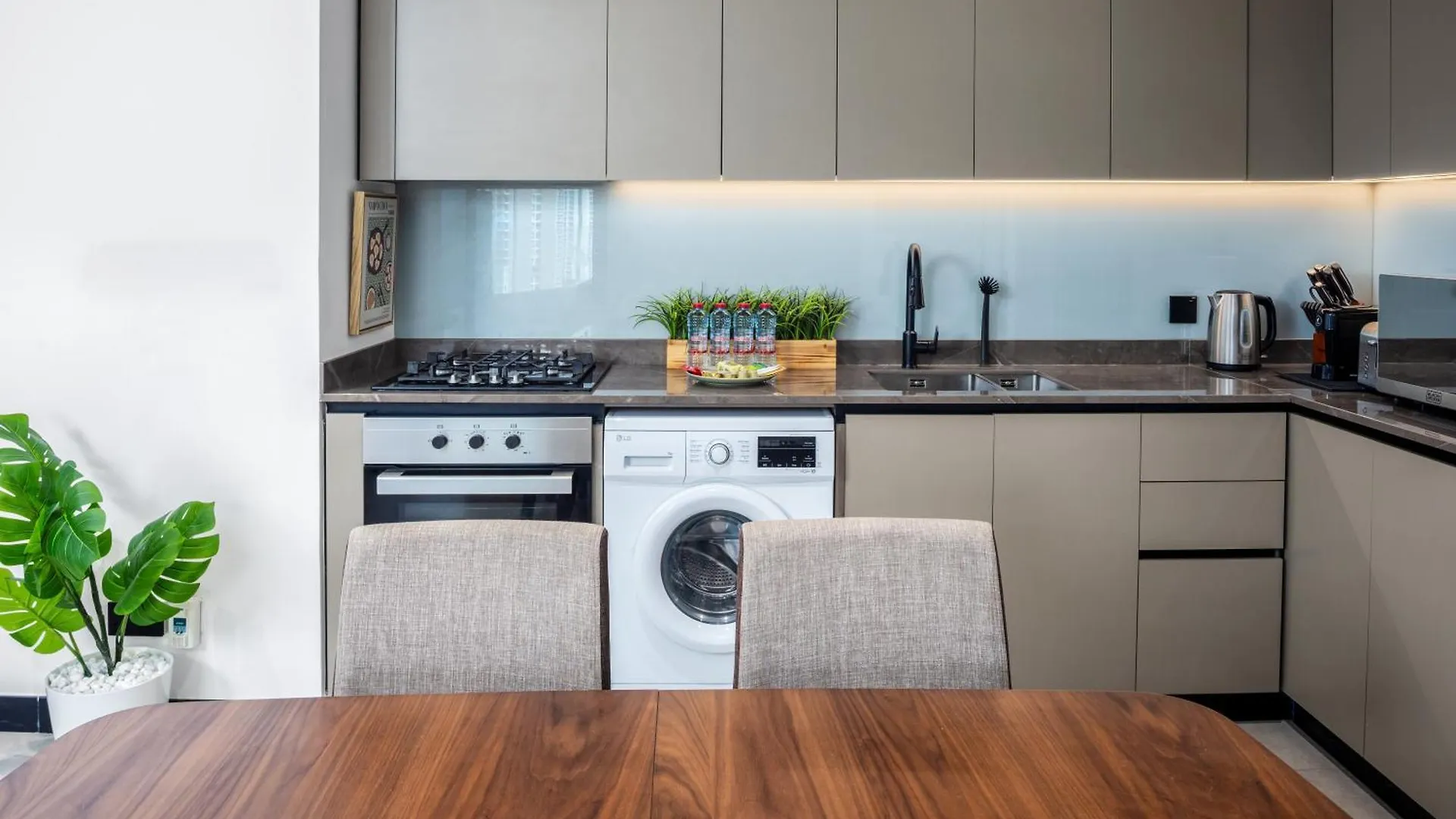 Waves - Spacious 2Br Apartment With Burj Views & Terrace Dubai
