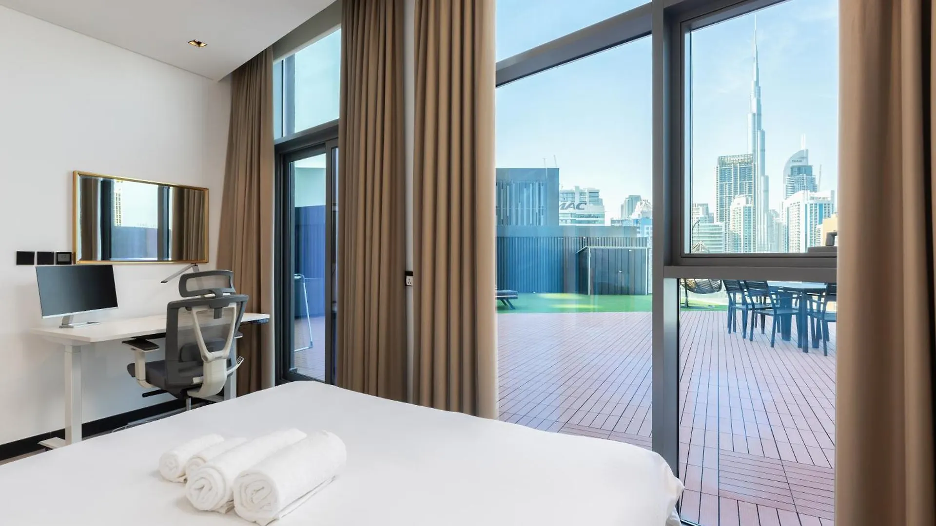 Waves - Spacious 2Br Apartment With Burj Views & Terrace Dubai