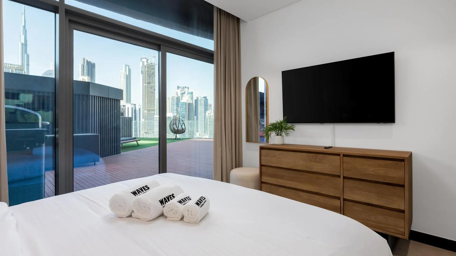 Waves - Spacious 2Br Apartment With Burj Views & Terrace Dubai