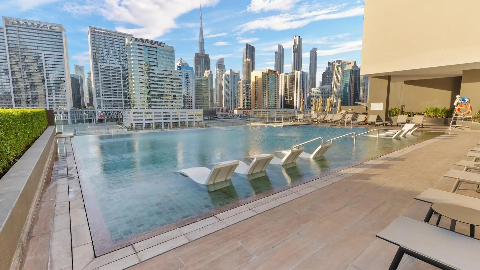 Waves - Spacious 2Br Apartment With Burj Views & Terrace Dubai